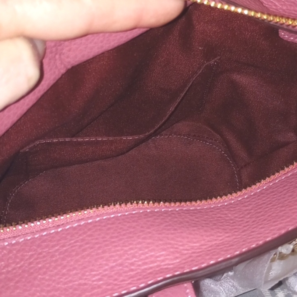 Coach LTHR LANE BCKT w/shoulder strap,Rouge;Never out of bag B4 pics! Gorgeous! - Picture 10 of 12